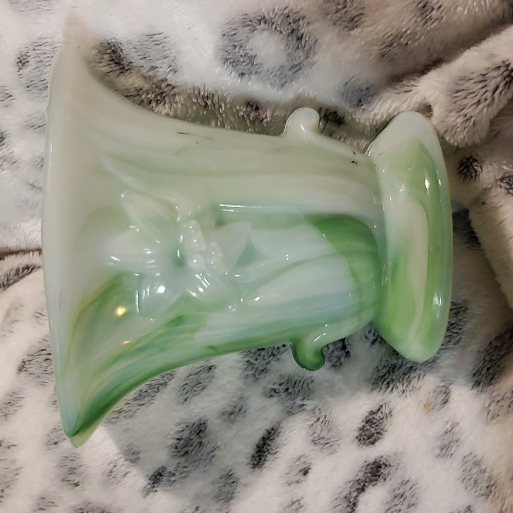 🏃‍♀️2 For 40 🏃‍♀️AKRO AGATE vintage  slag glass lily vase #658